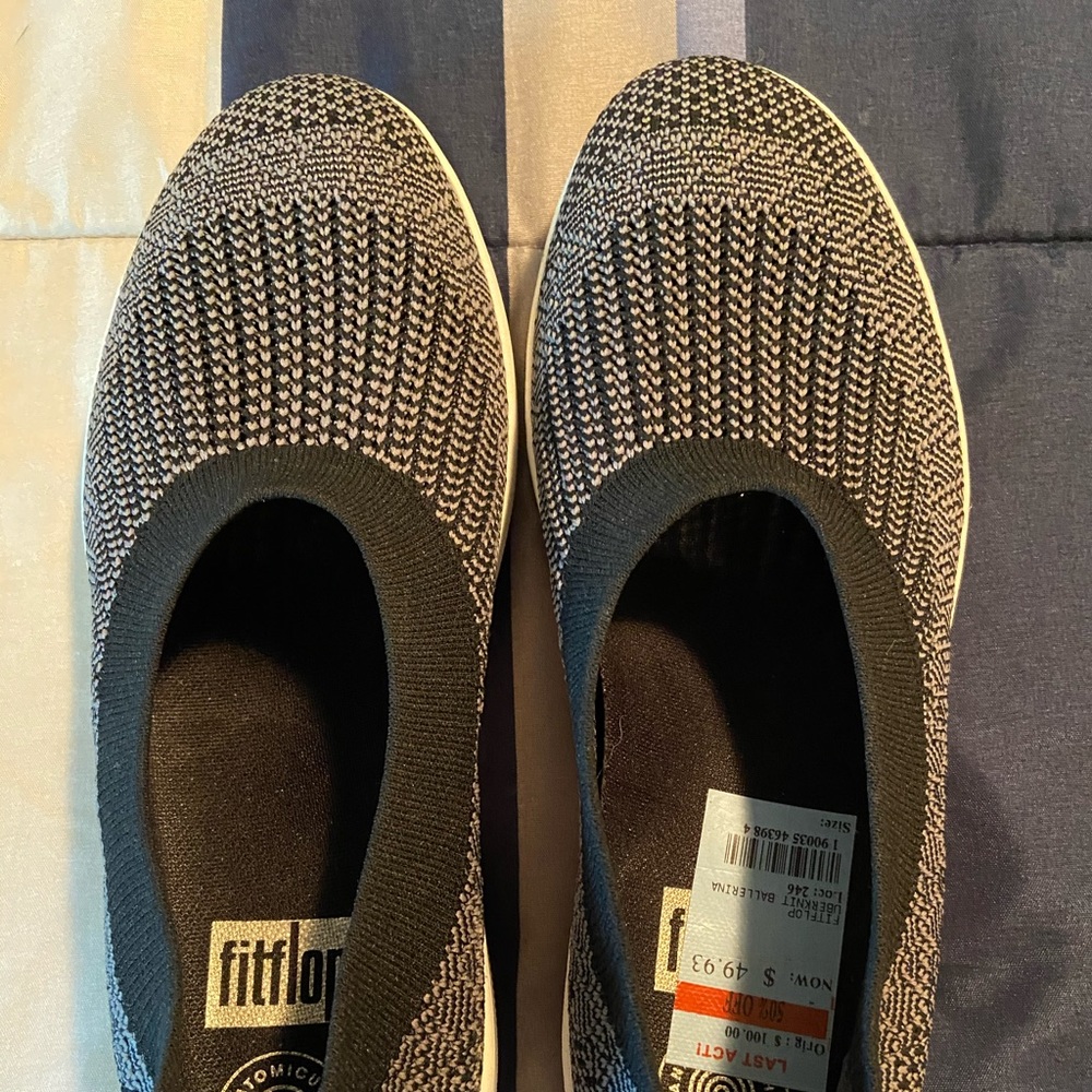 FlitFlop Flats/Slip On in Black & White